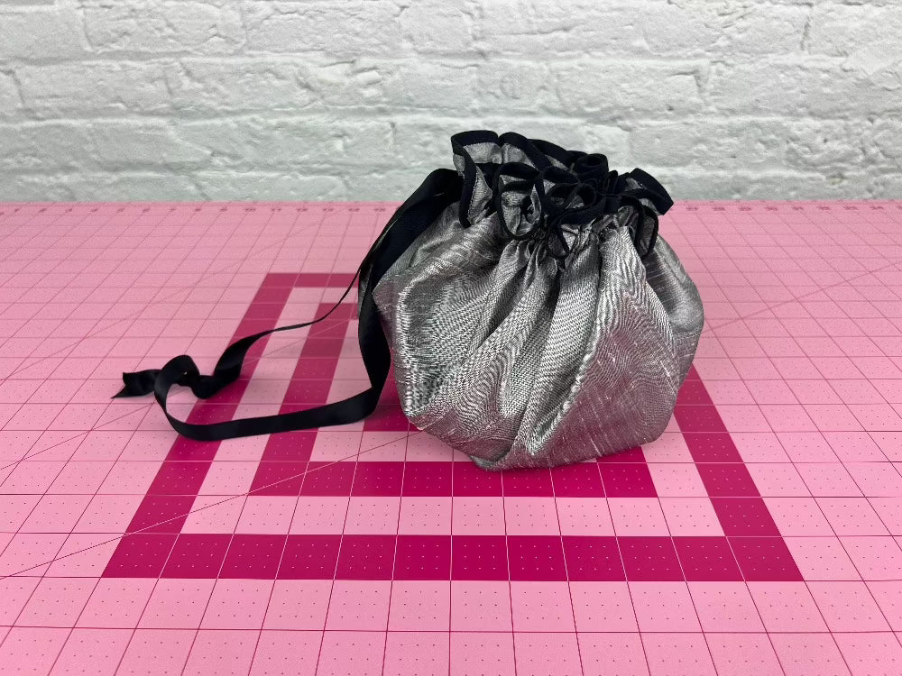 Circle Purse or Reticule/Indispensable PDF Sewing Pattern